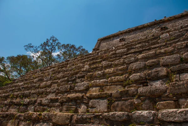 Huge pyramid steps close up. Palenque, Chiapas, Mexico. — Stock Photo, Image
