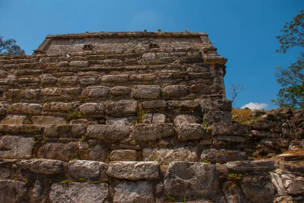 Büyük piramit adımları kapatın. Palenque, Chiapas, Meksika. — Stok fotoğraf