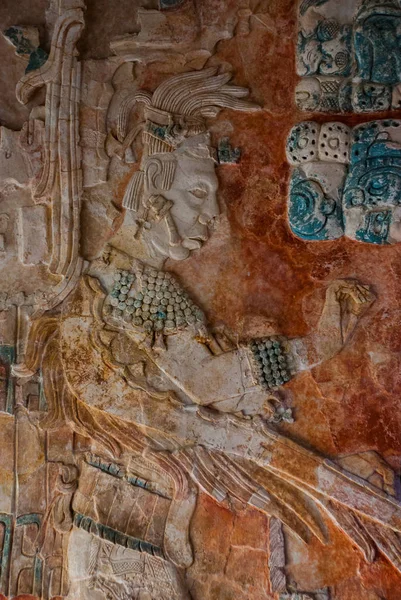 Palenque. Chiapas, Messico. Antico bassorilievo Maya su pietra. Esposizione del Museo di Archeologia — Foto Stock
