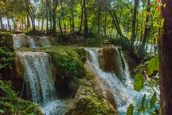 Cascata in Messico. Splendida cascata Agua Azul vicino a Palenque. Chiapas . — Foto Stock