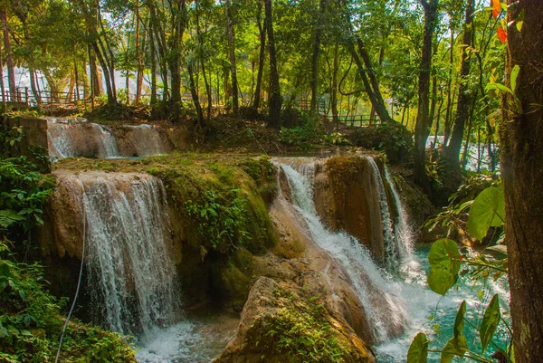 Magnifica cascata in Messico, bellissimo scenario con vista sulla cascata Agua Azul vicino a Palenque. Chiapas . — Foto Stock