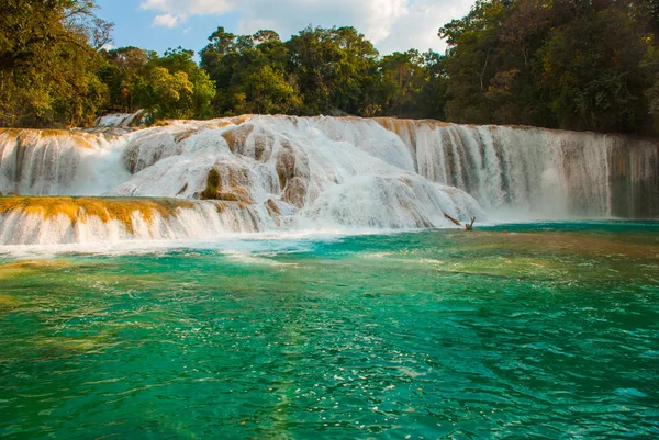 Landscape with waterfall Agua Azul, Chiapas, Palenque, Mexico — Stock Photo, Image