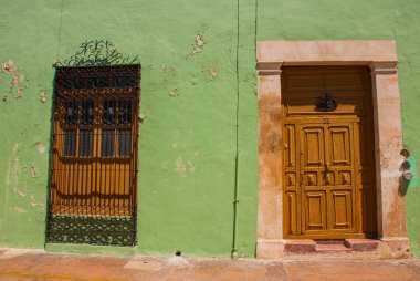 Campeche, Meksika: kapı ve pencere binanın içinde Street San Francisco de Campeche'deki/daki oteller.