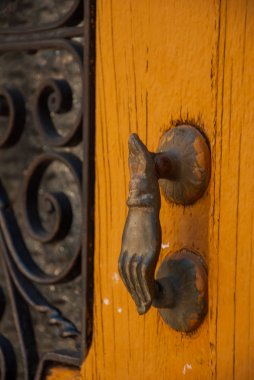Campeche, Meksika: vintage kapı metal sap üzerinde bir adamın palm San Francisco de Campeche'deki/daki oteller şeklinde kapı.