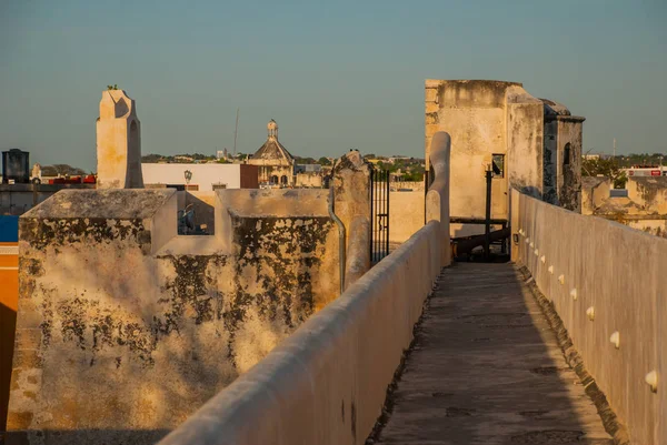 São Francisco de Campeche, México. Vista superior das muralhas da fortaleza da antiga fortaleza — Fotografia de Stock