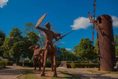 Anıt Holguin, Küba: don Kişot heykeli at, Sancho Panza ve değirmen