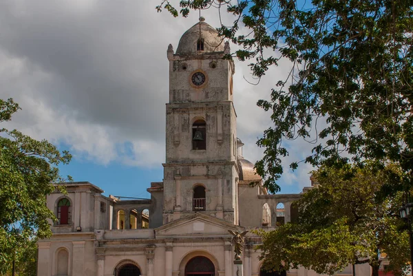 Kathedraal in centrum Holguín, Cuba. — Stockfoto