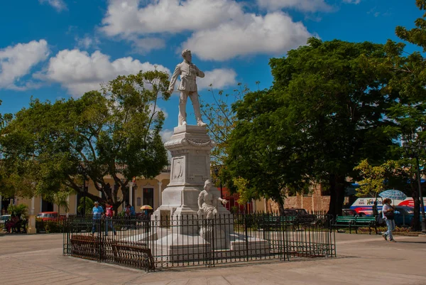 HOLGUIN, CUBA: monument in the Park Peralta — Stock Photo, Image