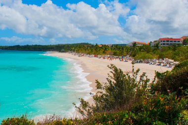 Playa Esmeralda Holguin, Küba'da. Plaj üstten görünüm. Güzel Karayip Denizi turkuaz.