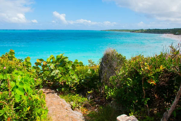 Playa Esmeralda, Holguin, Kuba: Piękny krajobraz z turkusowym Morzem Karaibskim. — Zdjęcie stockowe