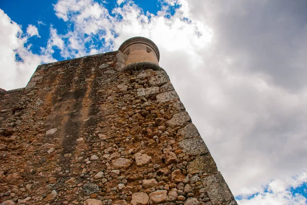 Santiago de Cuba, Cuba, Fort Castillo del Moro.: peyzaj manzaralı kale duvarlarının. Kale San Pedro de la Roca del Morro. — Stok fotoğraf