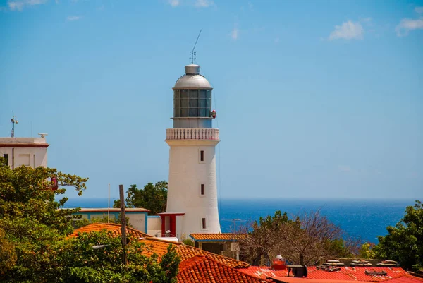 城サン ペドロ デ ラ ロカ ・ デル ・ モロ、サンティアゴ ・ デ ・ キューバ、キューバの近くの灯台 — ストック写真