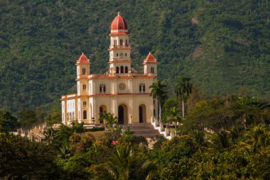 Bazilika Virgen de la Caridad. Kutsal bakire Meryem için adanmış Roma Katolik küçük Katolik Katedrali. El Cobre, Santiago de Cuba, Cuba.
