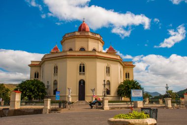 Bazilika Virgen de la Caridad. Kutsal bakire Meryem için adanmış Roma Katolik küçük Katolik Katedrali. El Cobre, Santiago de Cuba, Cuba.