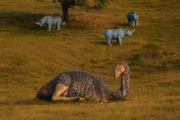 Modèles Animaux Préhistoriques Sculptures Dans Vallée Parc National Baconao Santiago — Photo