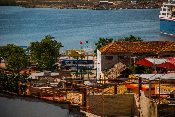 Santiago de Cuba, Cuba: Vista superior de las cuadras y calles del casco antiguo . — Foto de Stock