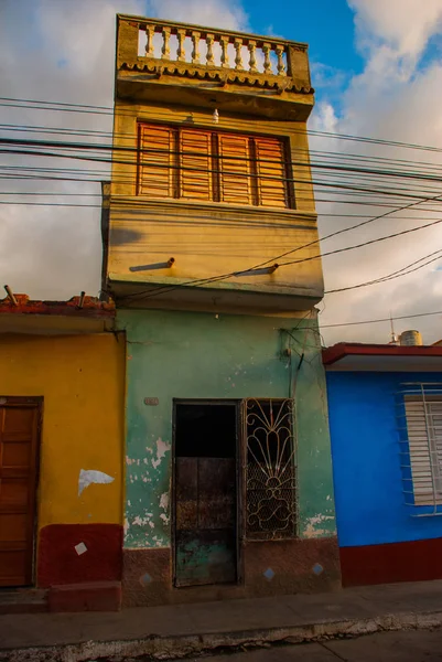 Trinidad, Küba. Küba ile geleneksel yerel sokak evleri. — Stok fotoğraf