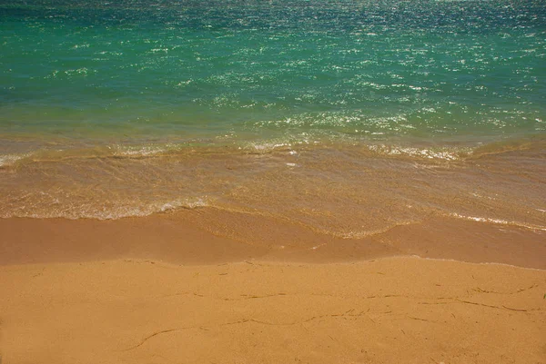 Paradijs met gele zand strand en blauwe Caribische zee in Cuba. Trinidad. Ancona Beach. — Stockfoto