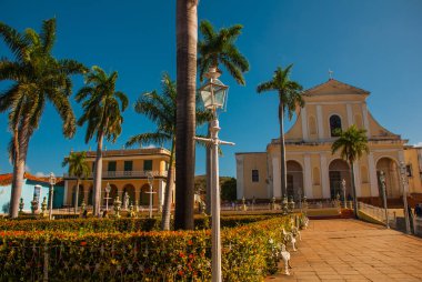 Trinidad, Küba. Plaza mayor ve Holy Trinity Kilisesi.