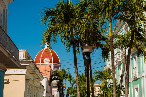 Cienfuegos, Cuba, Palácio Municipal, Prefeitura. Cúpula do Palácio do Governo em Cienfuegos . — Fotografia de Stock