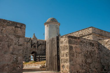 Taş kale kule. Eski kale Fortaleza de Jagua. Castillo de Jaguar. Küba, Cienfuegos.