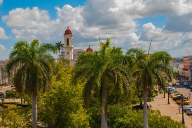 Cienfuegos, Cuba:, katedral, Küba şehir merkezinde Marti meydanında bulunan lekesiz, üstten görünüm.