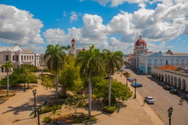 Cienfuegos, Cuba: Üst şehrin Küba görüntüleyin. Belediye, Belediye Binası, hükümet Sarayı ve Catheadral Immaculate Conception