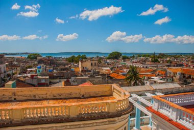 Cienfuegos, Cuba mimarisi. Küba şehir ve Bay Üstten Görünüm