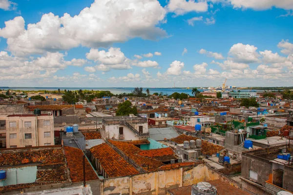 Arquitectura de Cienfuegos, Cuba. Vista superior de la ciudad y bahía cubana — Foto de Stock