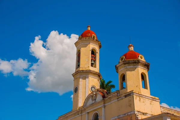 Cienfuegos, Kuba: Catheadral Szeplőtelen Fogantatás, Marti téren a kubai Cienfuegos város központjában található. Az Unesco Világörökség-listáján szereplő, épült a neoklasszikus — Stock Fotó