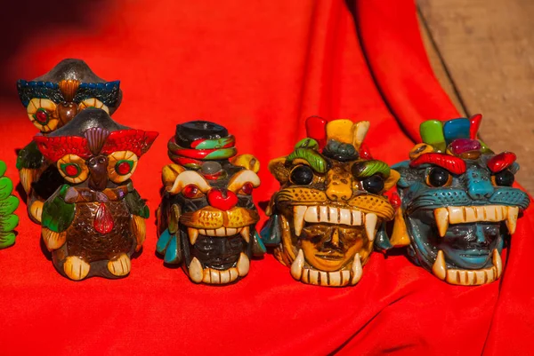 Souvenirs for tourists in Mexico on the market. Miniature figures of a warrior may, with the animals on the head — Stock Photo, Image