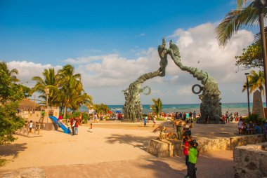 Playa Del Carmen, Meksika: Portal Maya, Maya gates plaj ve çok sayıda turist, Riviera Maya için giriş