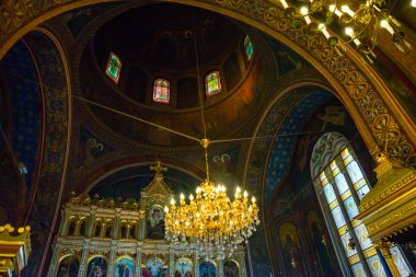 Brasov, Romanya, Transilvanya: Eski kentin merkezindeki güzel eski kilise.