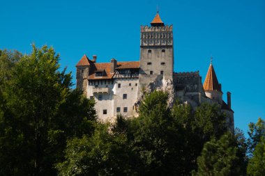 Bran Kalesi - Drakula Romanya 'nın Kalesi. Bram Stoker, karakteri Kont Drakula 'nın Kazıklı Vlad' ın bakış açısına dayanan kısımlarını oluşturdu.