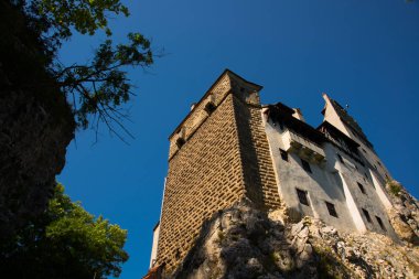 Bran Kalesi - Drakula Romanya 'nın Kalesi. Bram Stoker, karakteri Kont Drakula 'nın Kazıklı Vlad' ın bakış açısına dayanan kısımlarını oluşturdu.