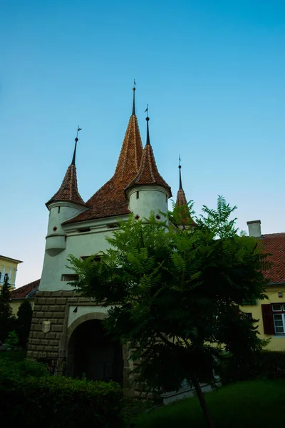 De catherine's gate in oude stad brasov, Transsylvanië, Roemenië — Stockfoto