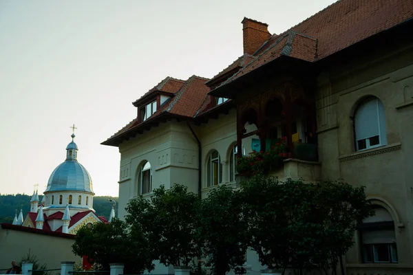 Brasov, Roumanie, Transylvanie : Belle vieille église dans le centre de la vieille ville . — Photo