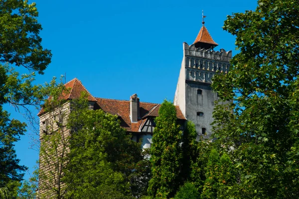 Castillo de Bran - Drácula es Castillo, Rumania. Transilvania: Bram Stoker, que formó porciones de su personaje, el Conde Drácula, basándose en aspectos de Vlad el Empalador — Foto de Stock