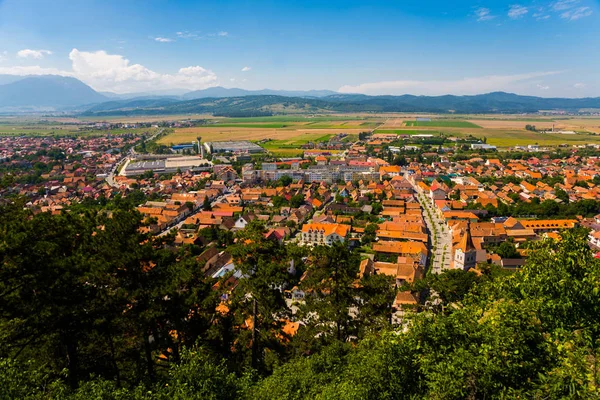 Luchtfoto van het fort Rasnov in de buurt van Brasov in Roemenië — Stockfoto