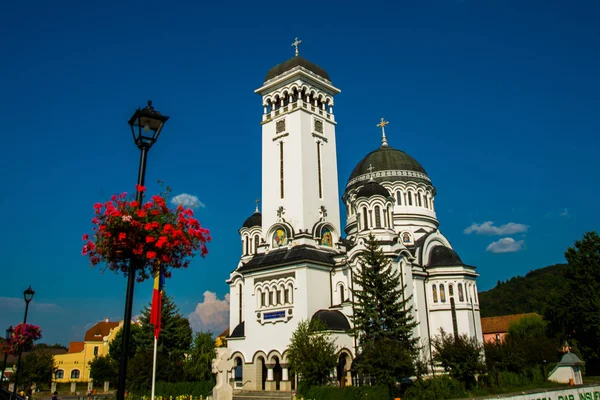 Sighisoara, Roemenië: uitzicht op de orthodoxe kathedraal van de heilige Treime — Stockfoto