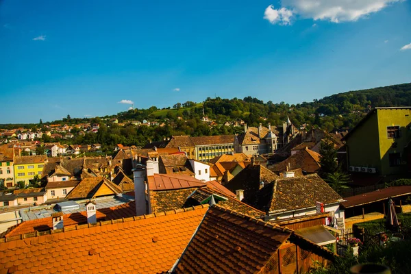 Sighisoara, Rumunia: Piękny panoramiczny widok na miasto z góry. — Zdjęcie stockowe