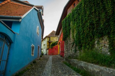 Sighisoara, Romanya: Sighisoara 'da Sakson koloniciler tarafından kurulan Ortaçağ sokak görüşü