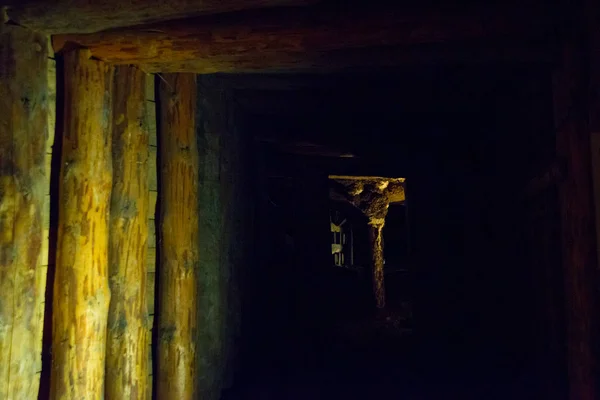 WIELICZKA, POLÔNIA: Corredor subterrâneo na mina de sal de Wieliczka, Patrimônio Mundial da UNESCO na cidade de Wieliczka — Fotografia de Stock