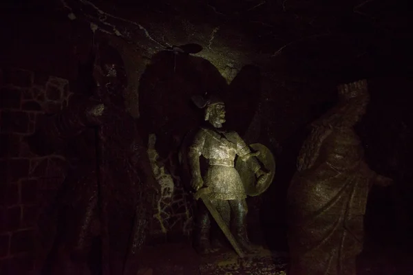 WIELICZKA, POLÔNIA: Estátuas de Sal na Mina de Sal de Wieliczka, Patrimônio Mundial da UNESCO na cidade de Wieliczka, sul da Polônia — Fotografia de Stock