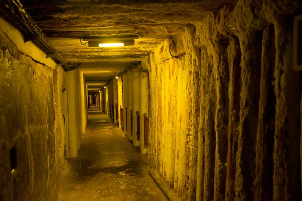 WIELICZKA, POLAND: Undergrunnskorridor i Wieliczka saltgruve, UNESCOs verdensarvsted i byen Wieliczka – stockfoto