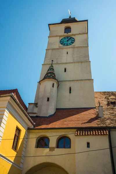 SIBIU, RUMANIA: Torre del reloj. La Plaza Grande Piata Mar- de Sibiu mirando y el Ayuntamiento . —  Fotos de Stock