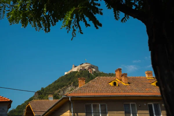 Romênia, Deva: Deva Fortaleza foi construída em meados do século XIII, no topo da Colina Fortaleza, no lugar de um assentamento dácia e é mencionado como Castrum Deva . — Fotografia de Stock