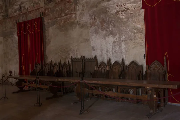 HUNEDOARA, ROMÉNIA: Interior do Castelo Corvin, também conhecido como Castelo Hunyadi ou Castelo Hunedoara, Condado de Hunedoara, Transilvânia — Fotografia de Stock