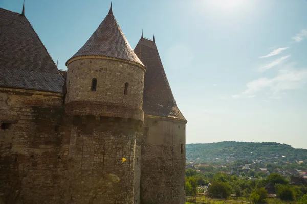 HUNEDOARA, RUMANIA: Castillo de Corvin, también conocido como Castillo Hunyadi o Castillo Hunedoara, Condado de Hunedoara, Transilvania — Foto de Stock