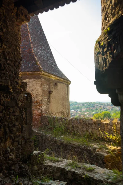 HUNEDOARA, RUMANIA: Castillo de Corvin, también conocido como Castillo Hunyadi o Castillo Hunedoara, Condado de Hunedoara, Transilvania —  Fotos de Stock